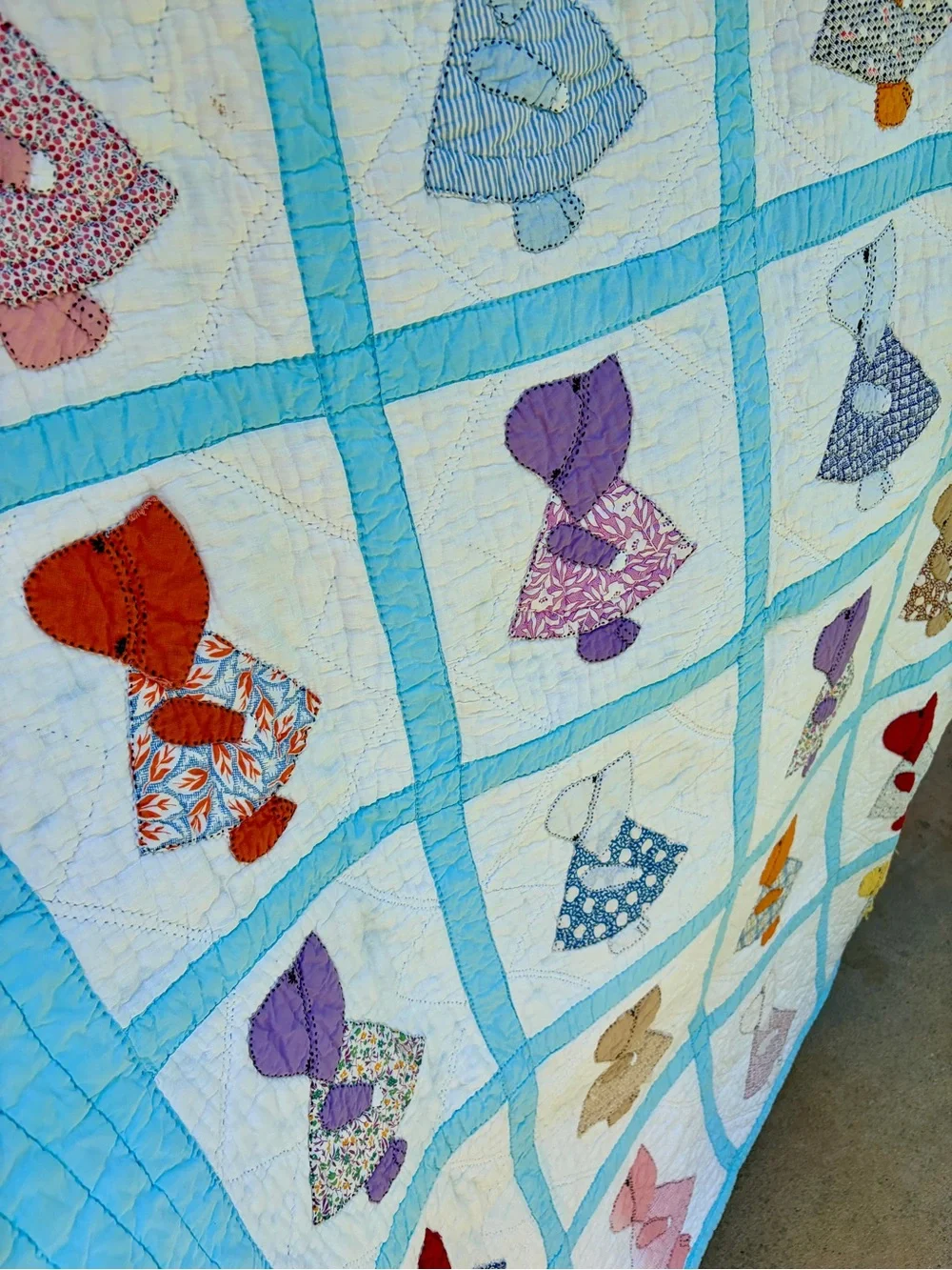 Vintage Sunbonnet Sue Quilt 62x75 - Hand Appliquéd & Quilted - Nursery Quilt